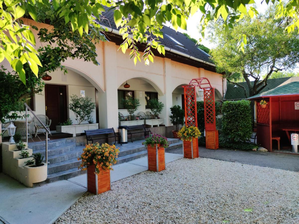 Hotel Oswaldo Budapest Ngoại thất bức ảnh