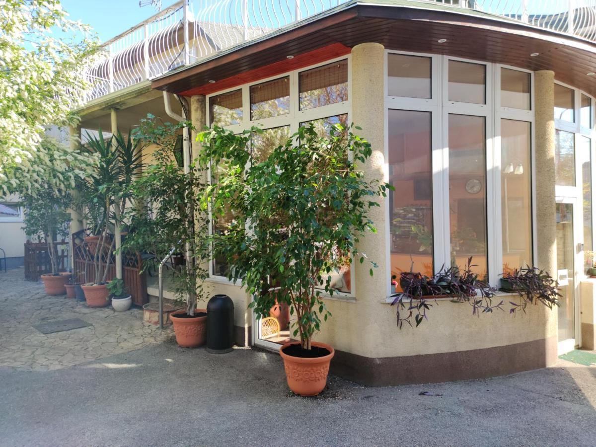 Hotel Oswaldo Budapest Ngoại thất bức ảnh