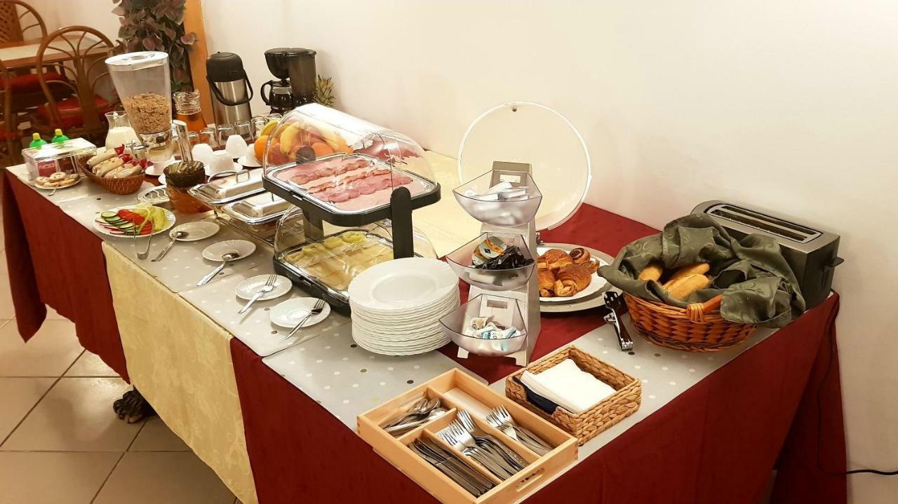Hotel Oswaldo Budapest Ngoại thất bức ảnh